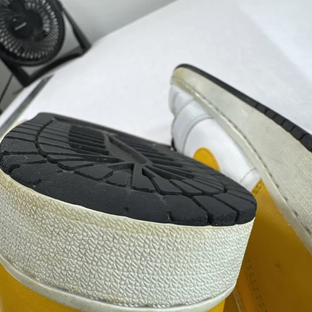 Air Jordan 1 Mid University Gold Size 13 Men’s Black Yellow Retro